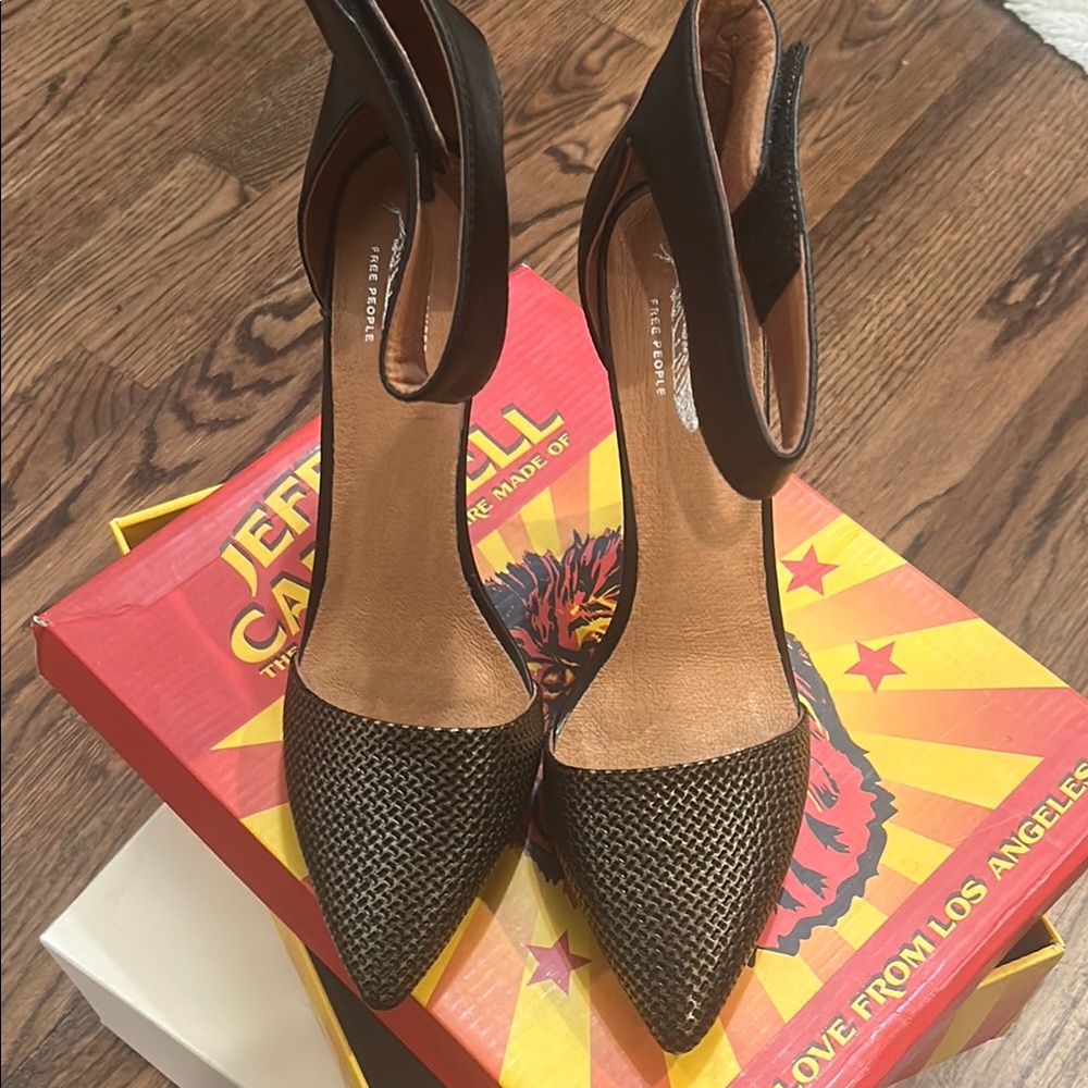 Jeffrey Campbell Shoe Box with Lion Design